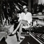 Photographie d'Helmut Newton illustrant la beauté et le désir de la Riviera.